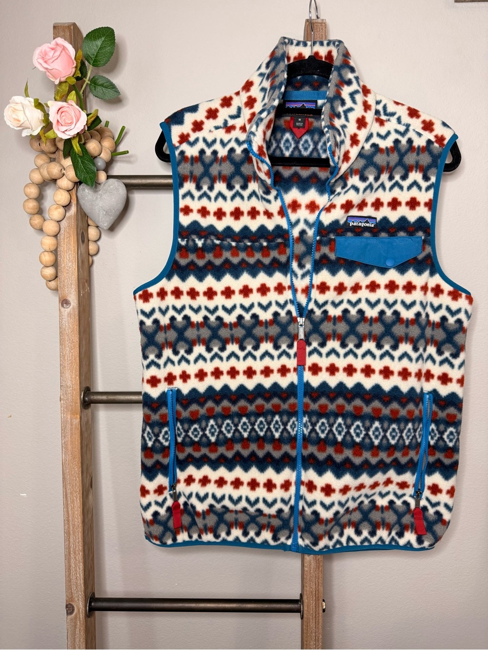 Patagonia Mens Cottagecore Zip-Up Fleece Vest in White Red Navy Size Medium
